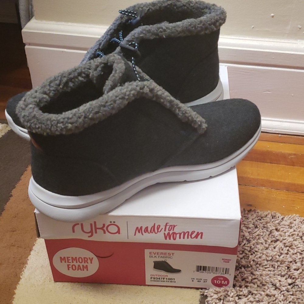 Size 10 Ryka Fabric Sneaker/Boot